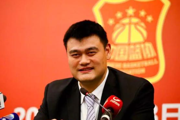 中國籃協(xié)現(xiàn)任主席是誰？